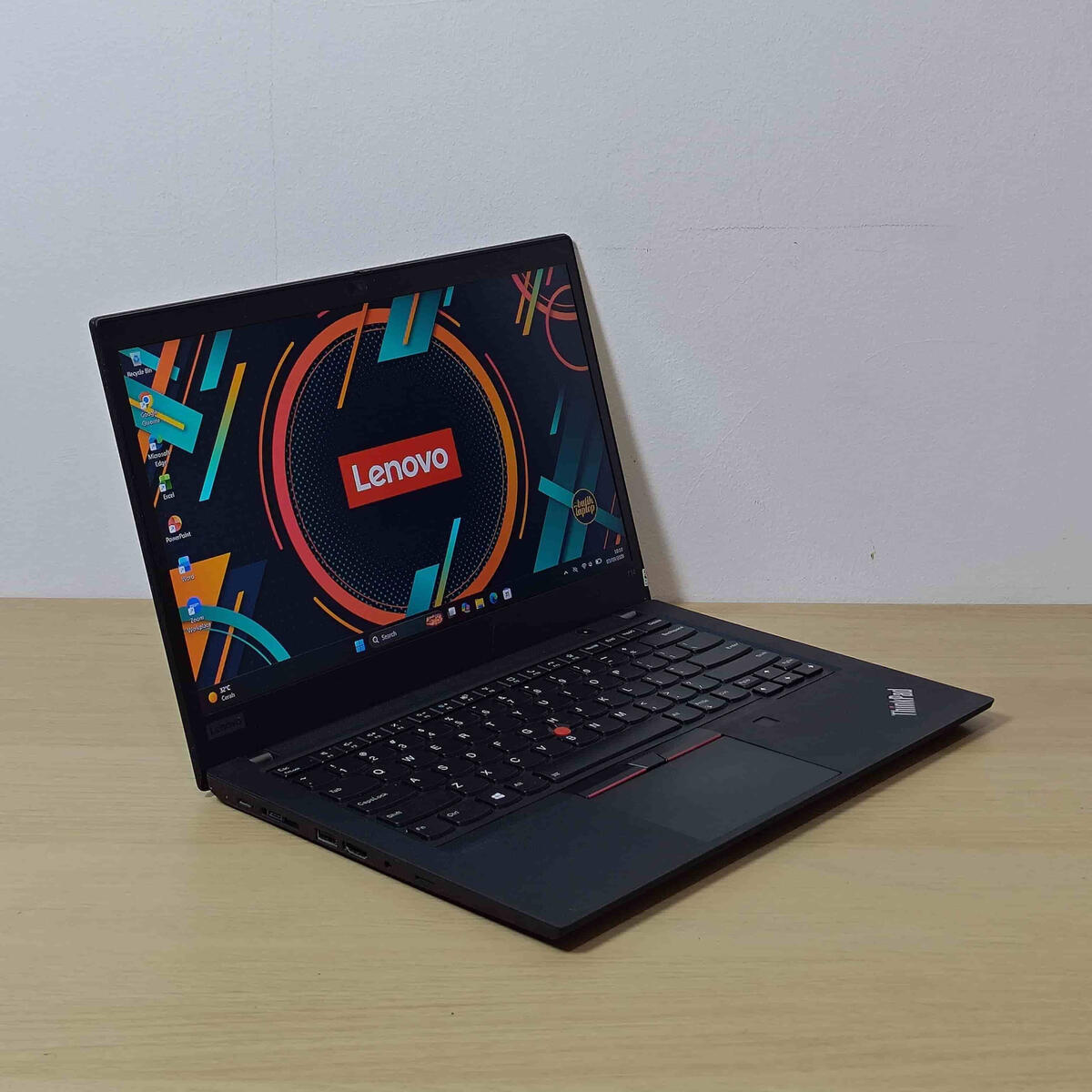 T14 G1 Depan Kiri T14 G1 Depan Kiri Butik Laptop