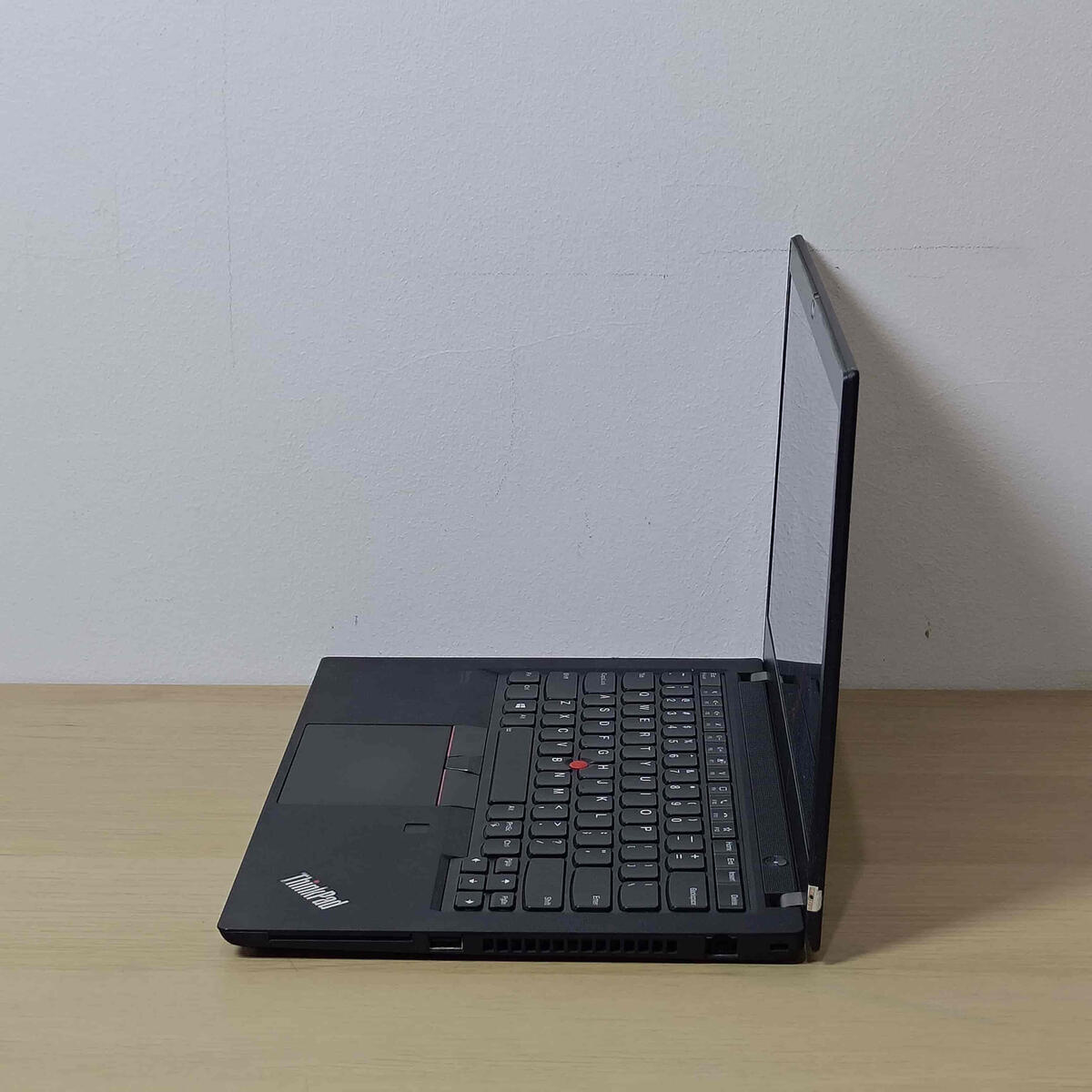 T14 G1 Samping Kanan Butik Laptop